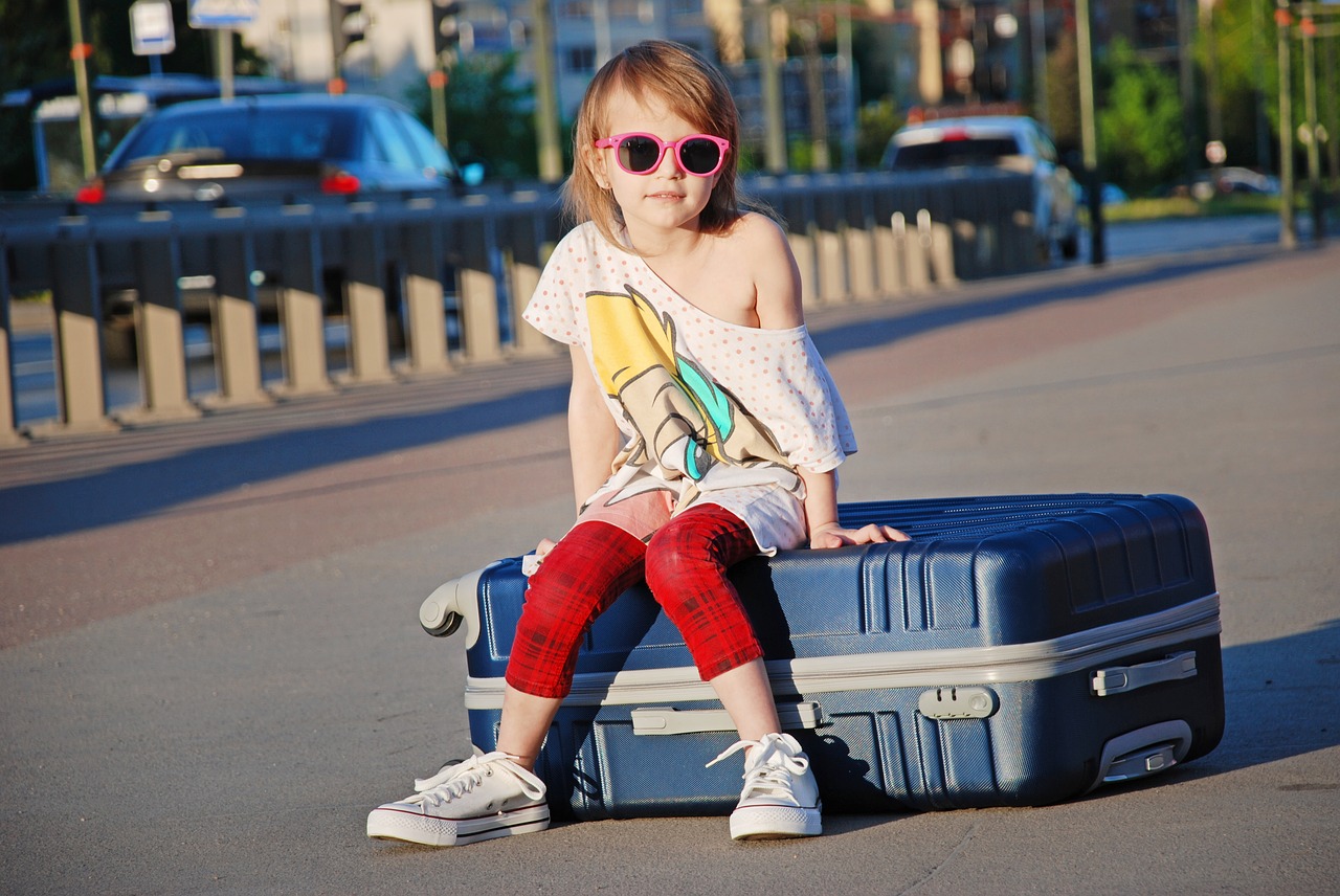 5 wesołych walizek dziecięcych dla małego podróżnika