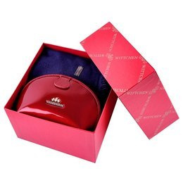 Zestaw prezentowy damski WITTCHEN XI - czerwona kosmetyczka + granatowy szal