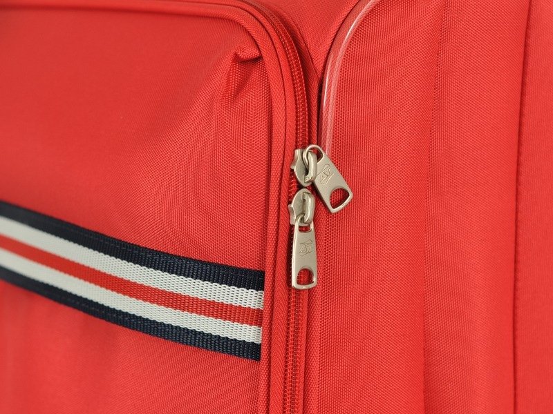 Mała walizka AMERICAN TOURISTER 75A*001 czerwona